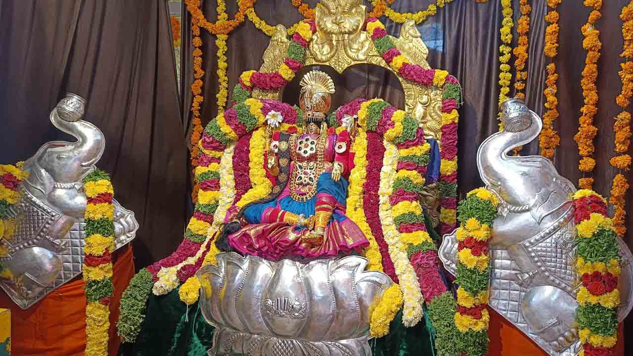 దుర్గతి నాశిని.. సద్గతిదాయిని గజలక్ష్మీ నమోస్తుతే..