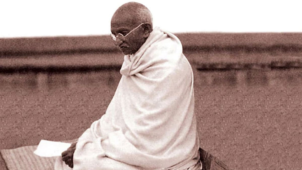 Mahatma Gandhi | రాజ్‌ఘాట్‌లో మహాత్మునికి నివాళులర్పించిన రాష్ట్రపతి ముర్ము, ప్రధాని మోదీ