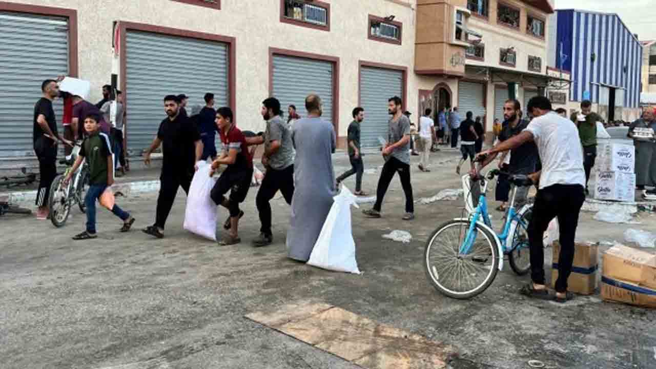 Israel-Hamas War | గాజాలో ఆకలి కేకలు.. ఆహారం, ఇతర నిత్యావసరాల కోసం అల్లాడిపోతున్న ప్రజలు