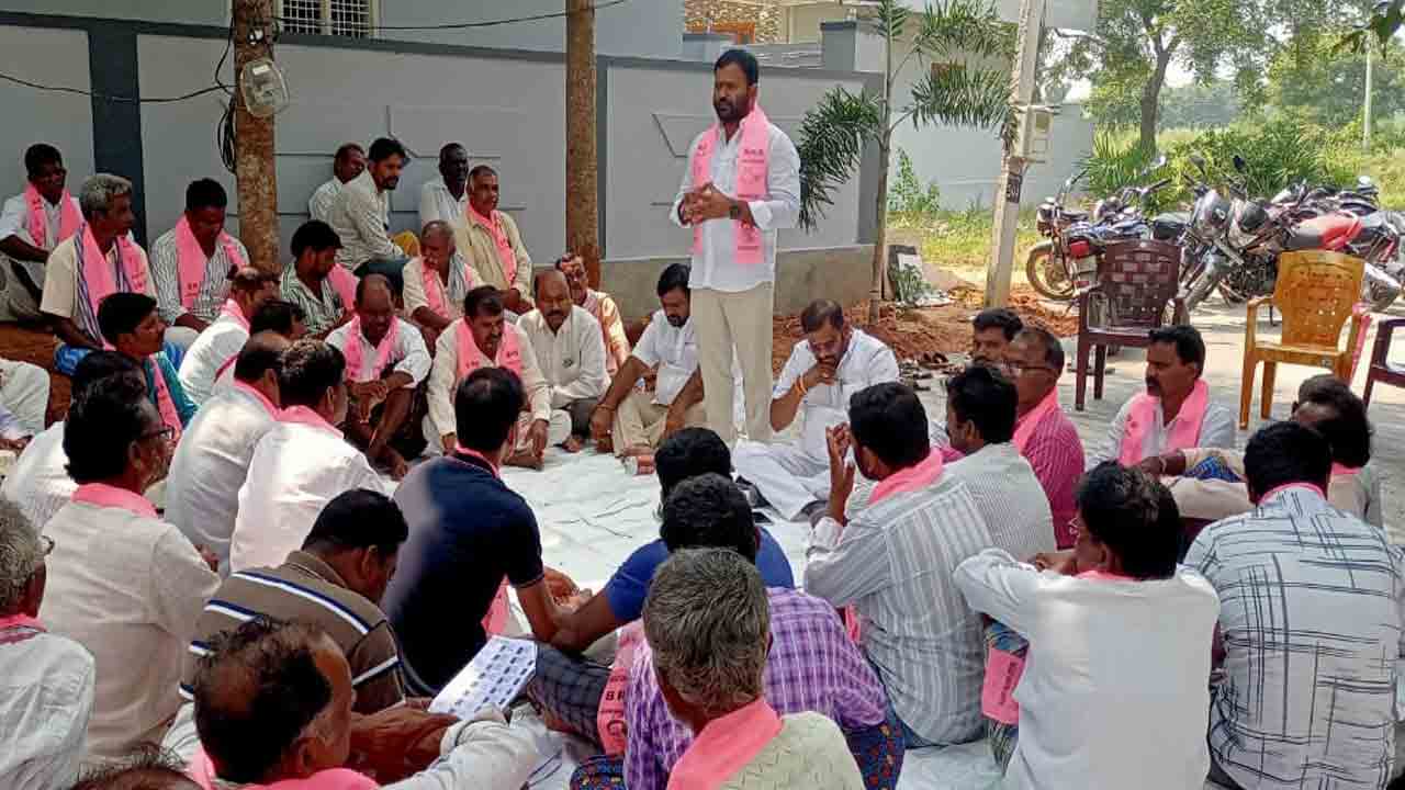 సంక్షేమ పథకాలు ఇంటింటికీ వివరించాలి