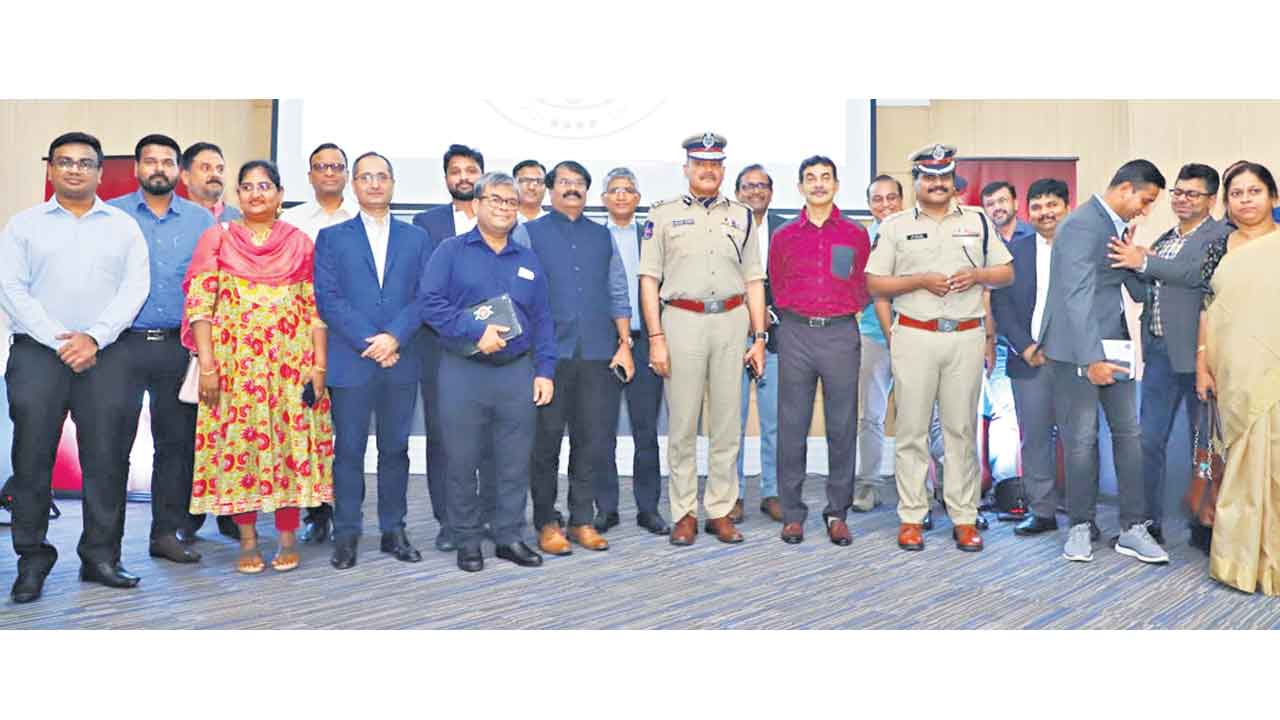 నేరాల ఛేదనలో తెలంగాణే టాప్‌