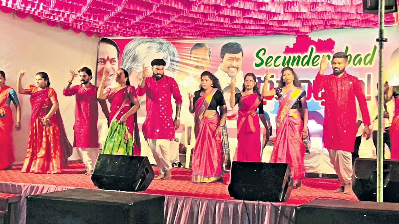 లష్కర్‌లో గులాబీ ధూంధాం