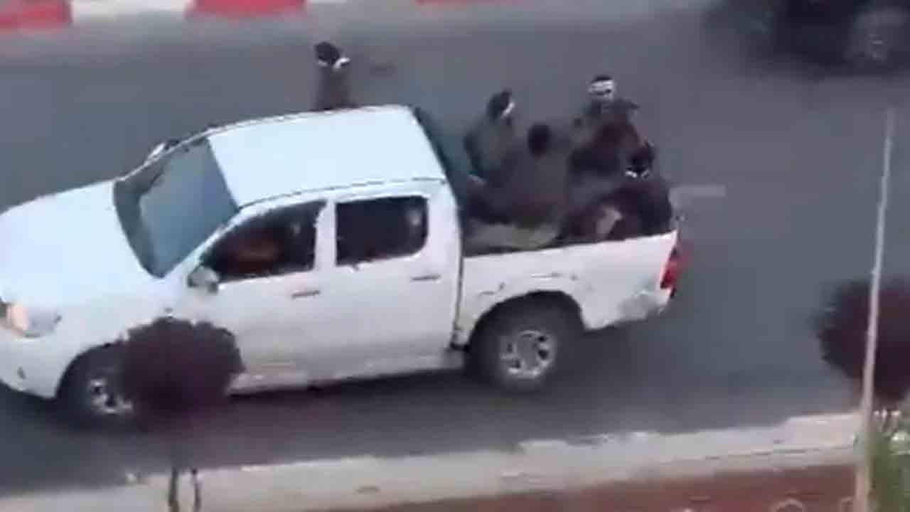 Watch: ఇజ్రాయిల్ పట్టణాల్లోకి ప్రవేశించిన హమాస్‌ మిలిటెంట్లు.. జనంపై కాల్పులు