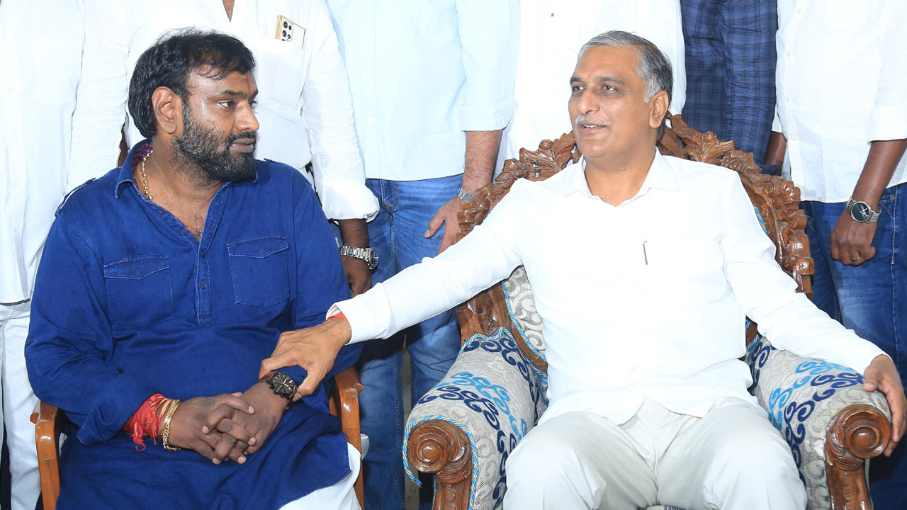 BRS | బీఆర్‌ఎస్‌లోకి పీజేఆర్‌ కుమారుడు.. మాజీ ఎమ్మెల్యే విష్ణువర్ధన్‌ రెడ్డితో మంత్రి హరీశ్‌ రావు భేటీ