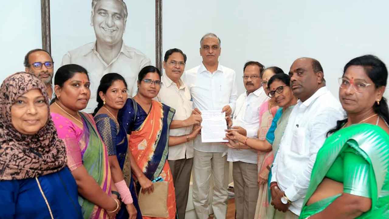 అంగన్వాడీలకు పీఆర్సీ