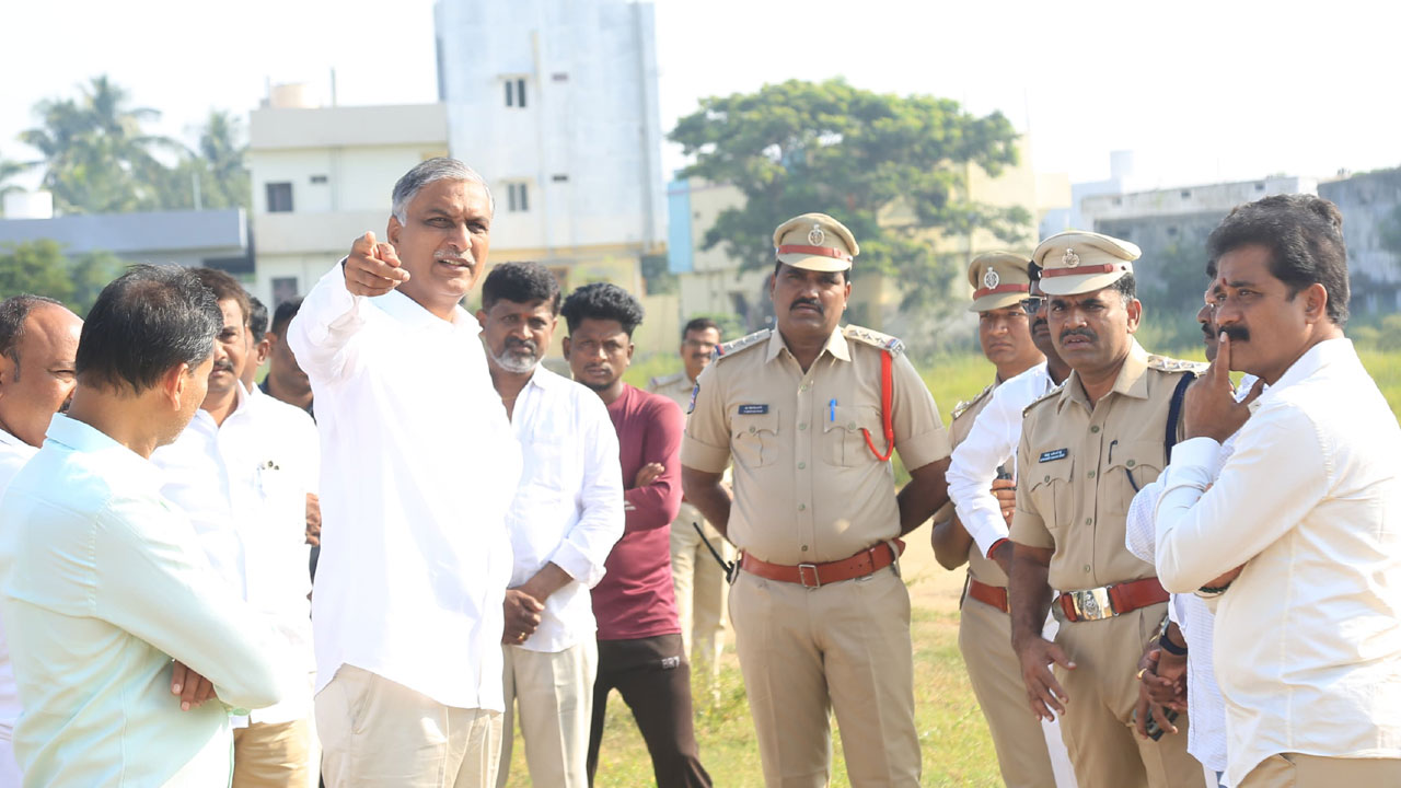 Minister Harish Rao | 17న సిద్దిపేటలో సీఎం కేసీఆర్‌ ప్రజా ఆశీర్వాద సభ.. ఏర్పాట్లను పరిశీలించిన మంత్రి హరీశ్‌ రావు