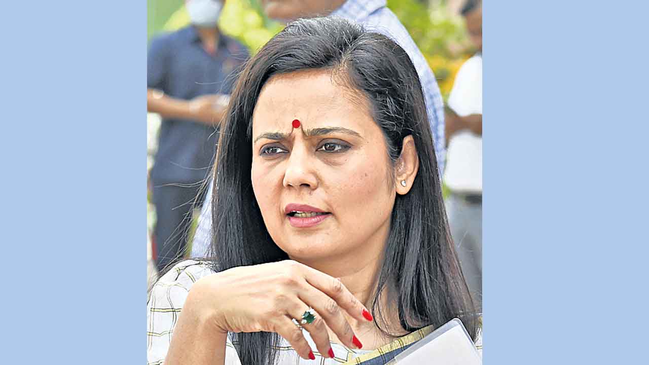 MP Mahua Moitra | బెదిరించి సంతకం చేయించారు.. హీరానందానీ అఫిడవిట్‌పై తృణమూల్‌ ఎంపీ మహువా మొయిత్రా