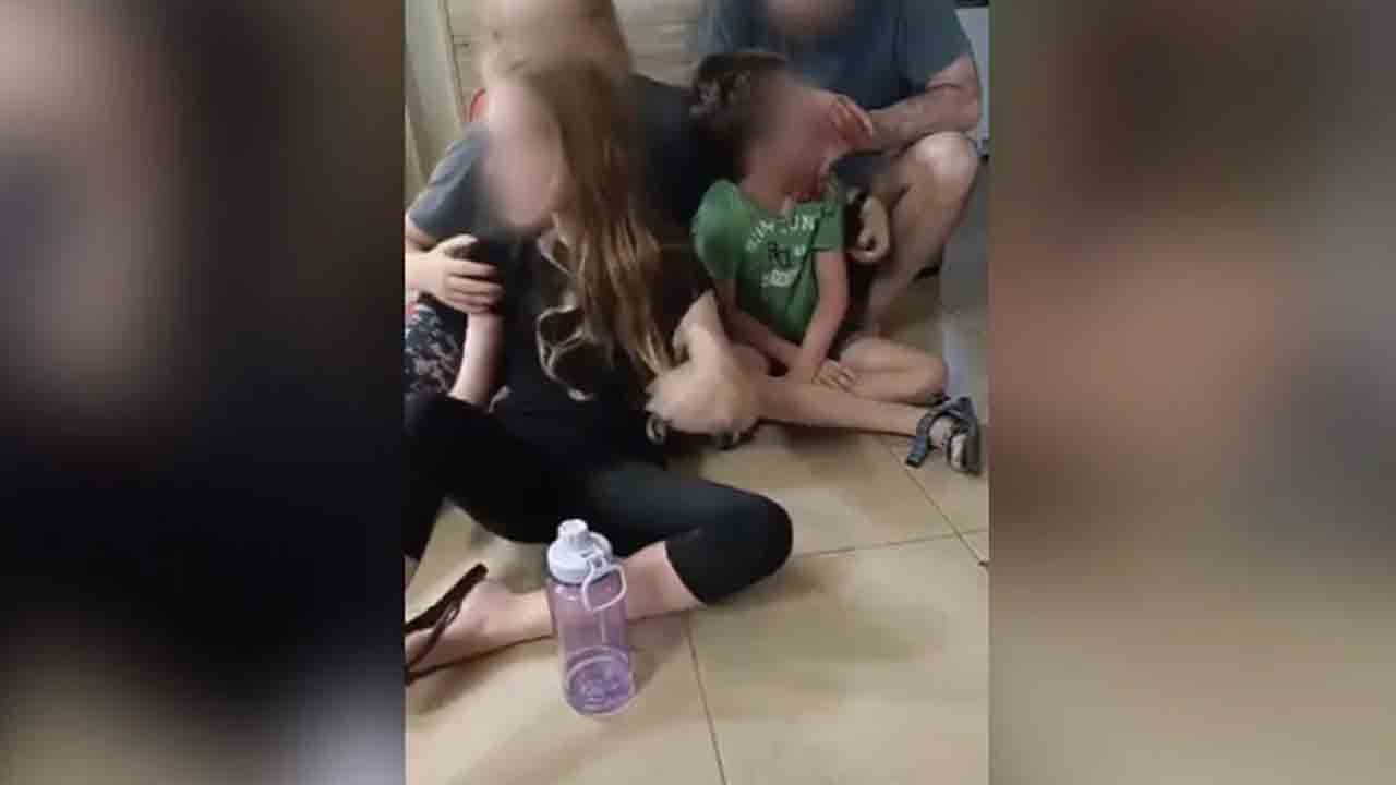 Hamas ‘execute’ Israeli girl | కుటుంబం ఎదుటే.. ఇజ్రాయిల్‌ అమ్మాయిని చంపిన హమాస్‌ ఉగ్రవాదులు