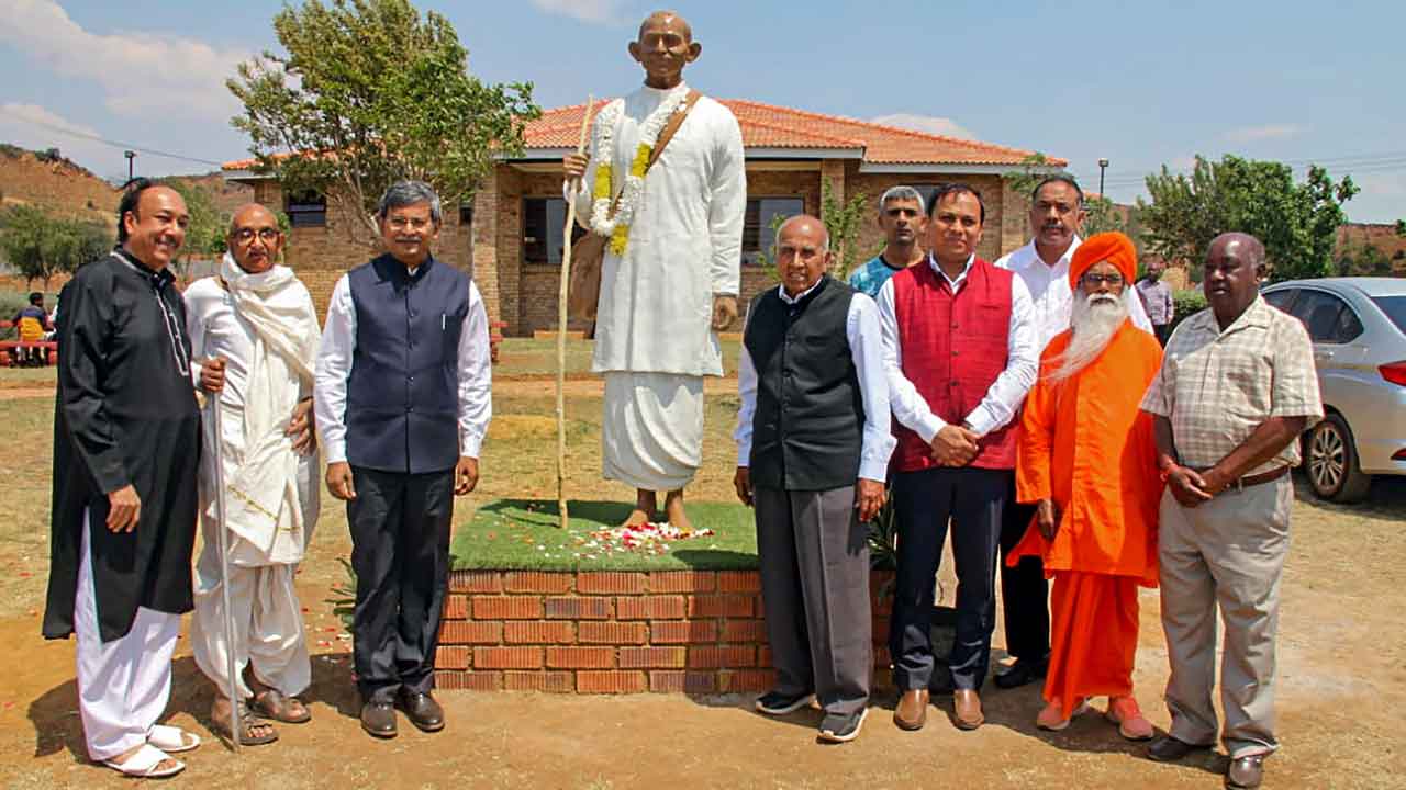 జొహన్నెస్‌బర్గ్‌లో గాంధీ విగ్రహావిష్కరణ