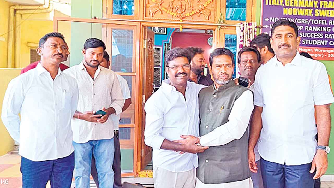 మానకొండూర్‌లో బీజేపీకి భారీ షాక్‌