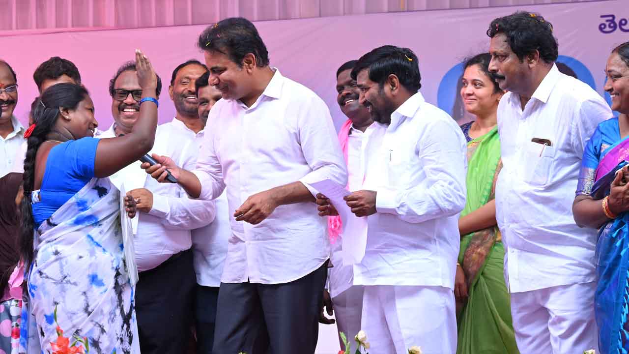 Minister KTR | ఓటుకు నోటు కేసులో దొరికిపోయిన దొంగ మాటలను నమ్ముదామా..:  మంత్రి కేటీఆర్‌