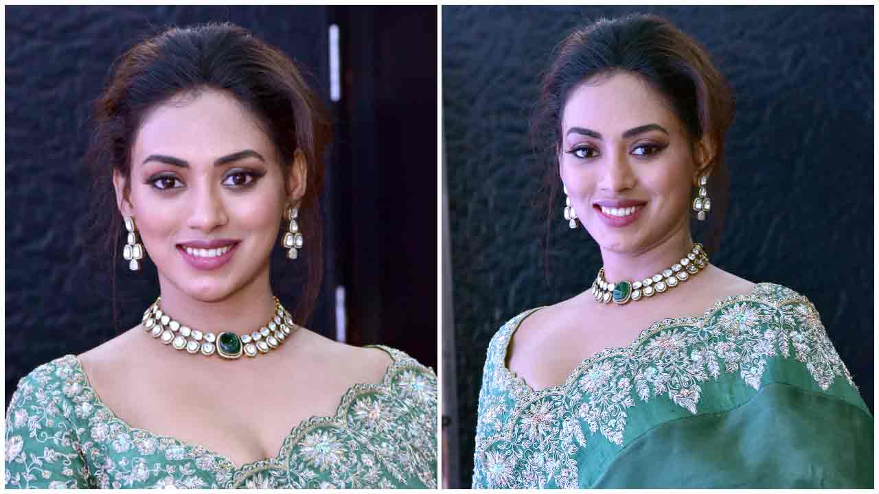 Kamakshi Bhaskarla | ఆకుపచ్చ చీరలో మరింత అందంగా కామాక్షి భాస్కర్ల..