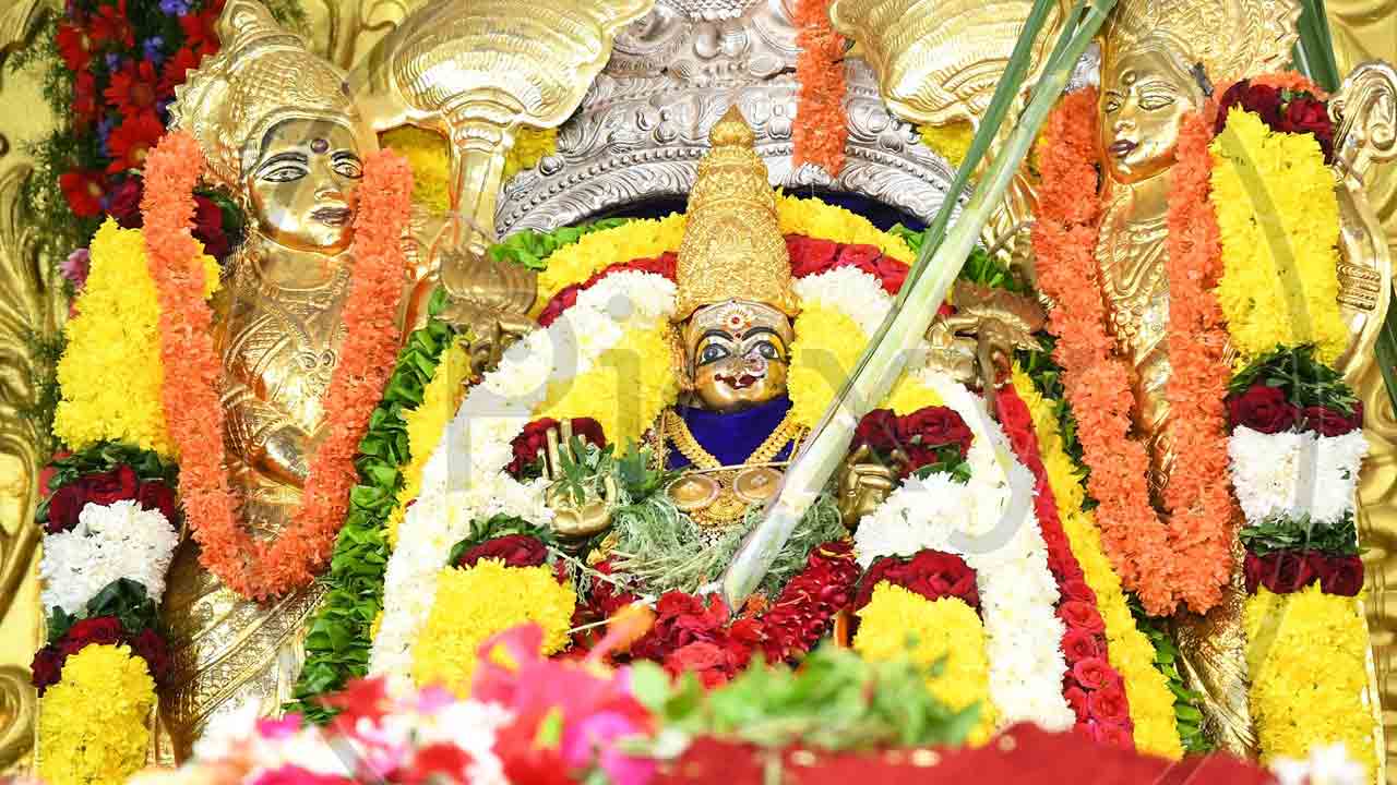 Devi Kanaka Durga | ఇంద్రకీలాద్రిపై దుర్గాదేవి అలంకరణలో అమ్మవారు