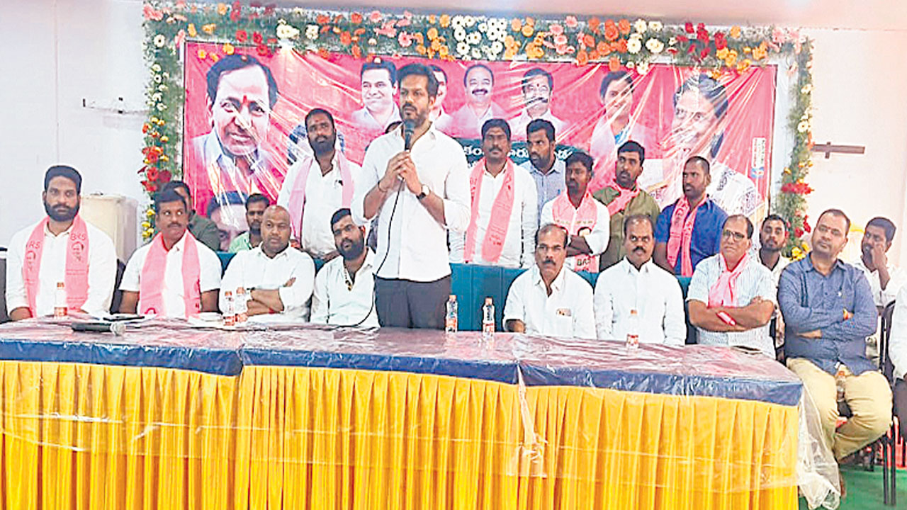 రాష్ట్రంలో ప్రతి పక్షాలకు చోటులేదు