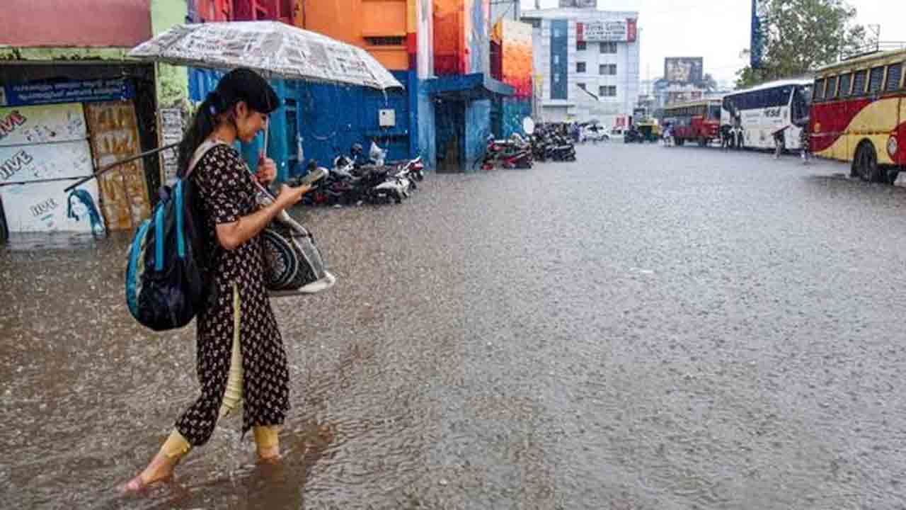 Kerala Rains | కేరళను ముంచెత్తిన భారీ వర్షాలు.. విద్యాసంస్థలు మూసివేత.. అలర్ట్‌ జారీ చేసిన ఐఎండీ