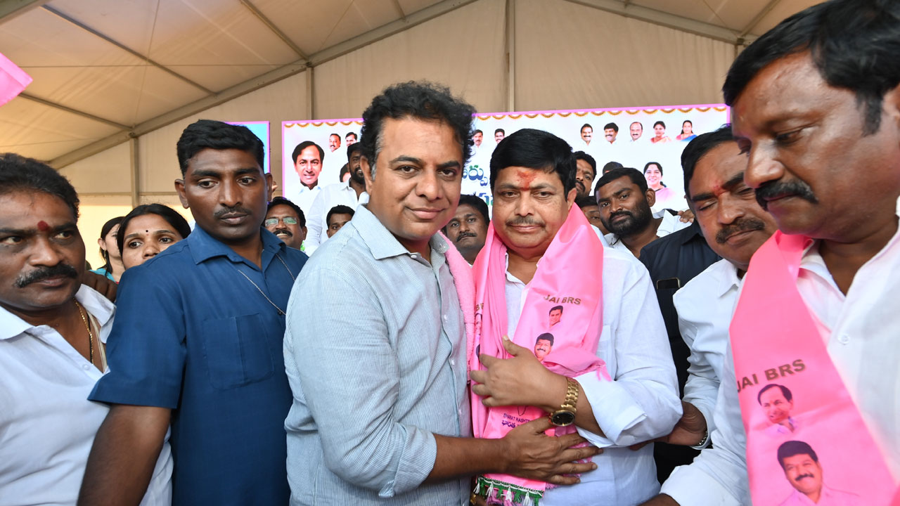 బీజేపీ నుంచి బీఆర్‌ఎస్‌లోకి..