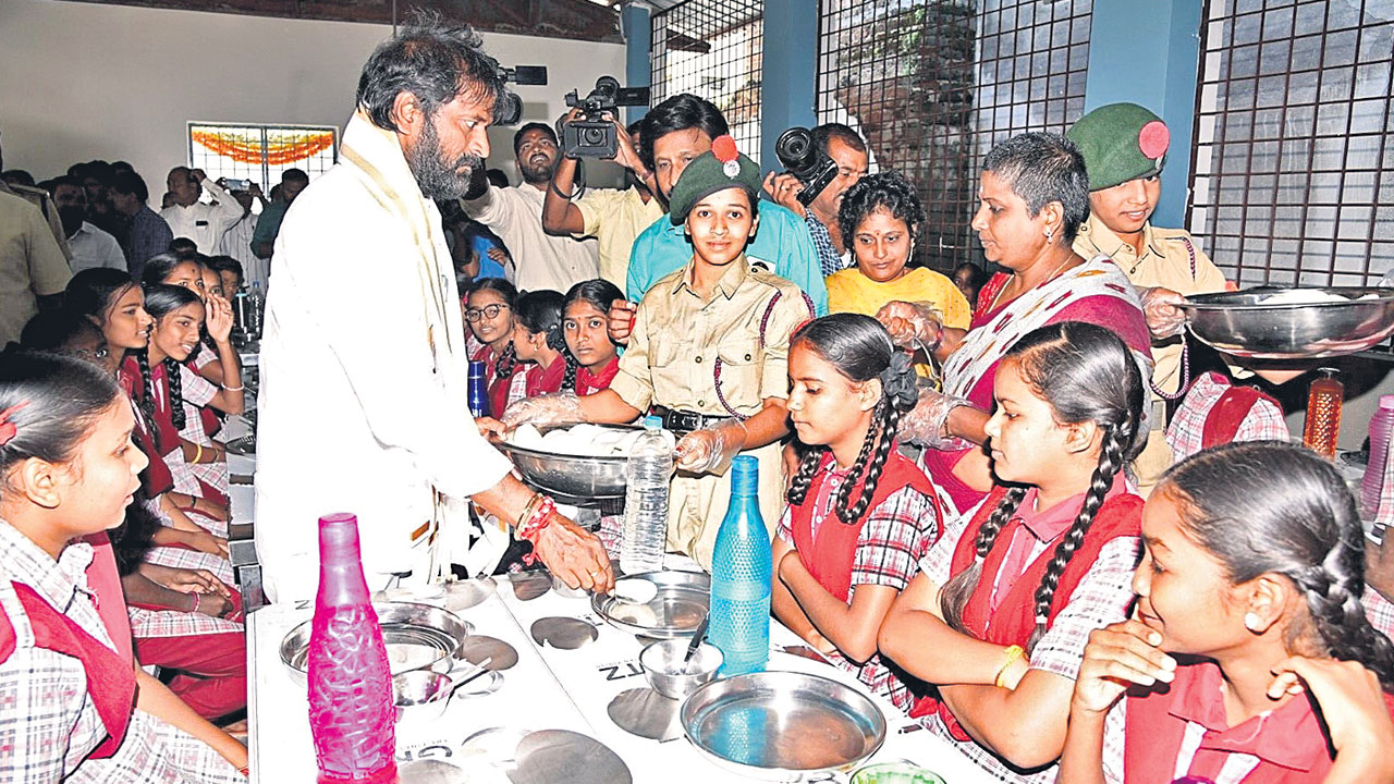 సీఎం నాష్తా.. భవిష్యత్తుకు రాస్తా
