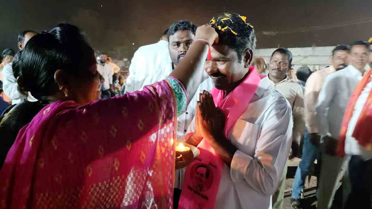 అభివృద్ధిని చూసి ఓటెయ్యండి