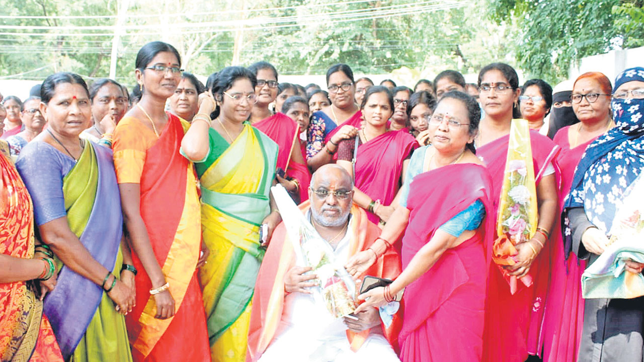 ఆర్పీల వేతన సంబురం..