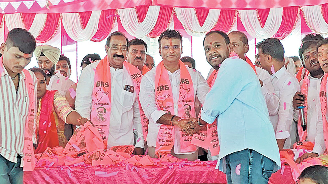 వివేకానంద్‌ను భారీ మెజార్టీతో గెలిపించుకుంటాం