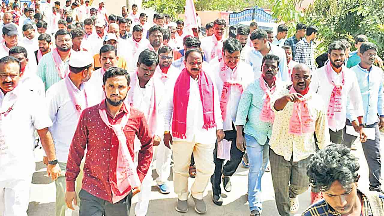 అభివృధ్ధిని చూసి ఆదరించండి