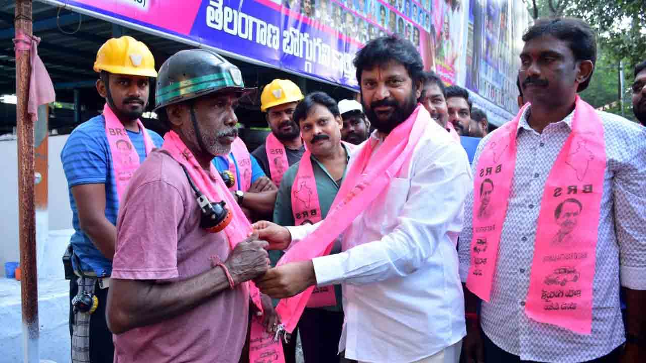 కార్మికులను కాపాడుకున్నది కేసీఆరే