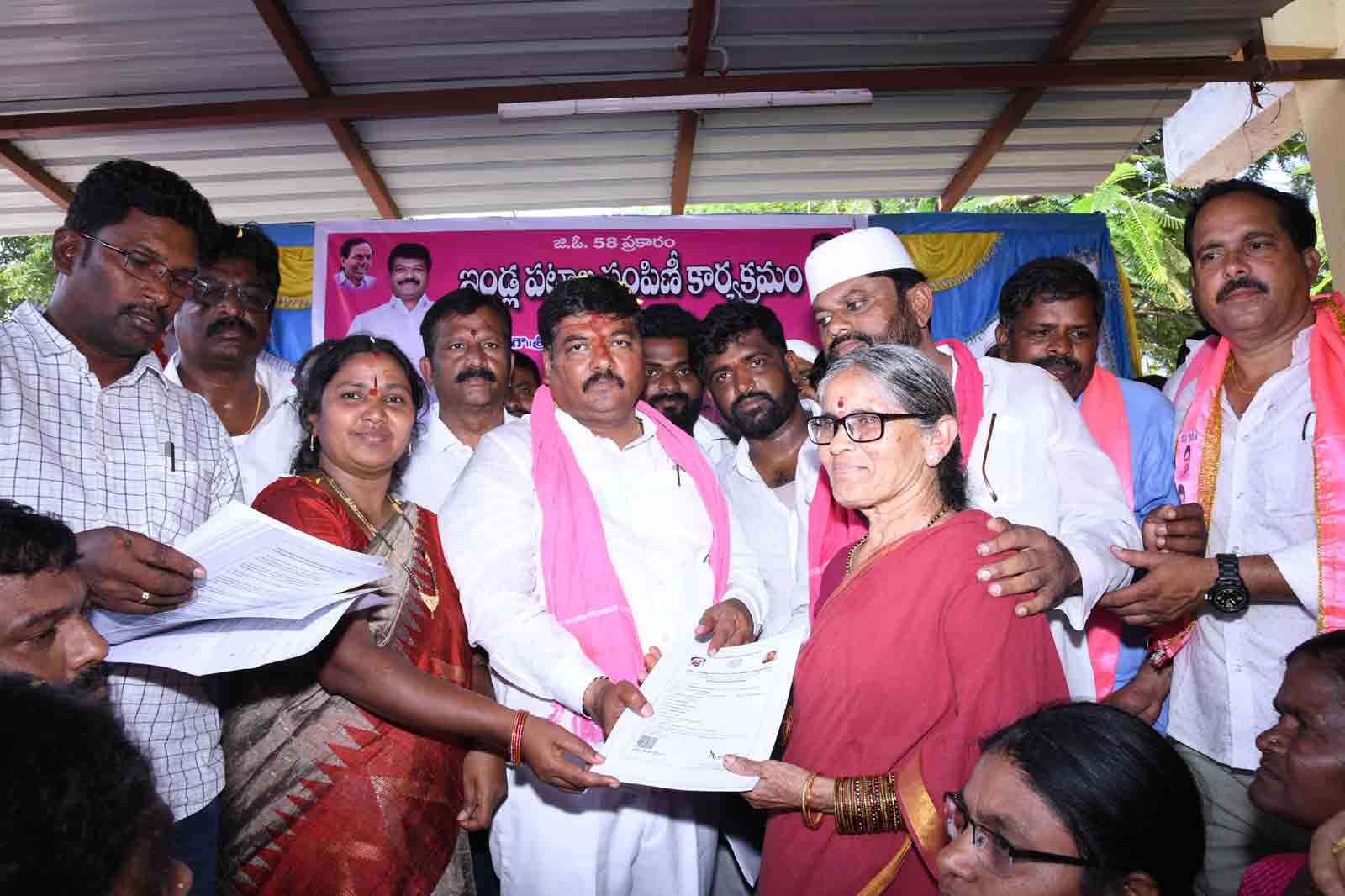 గుడిసెవాసుల సంబురాలు