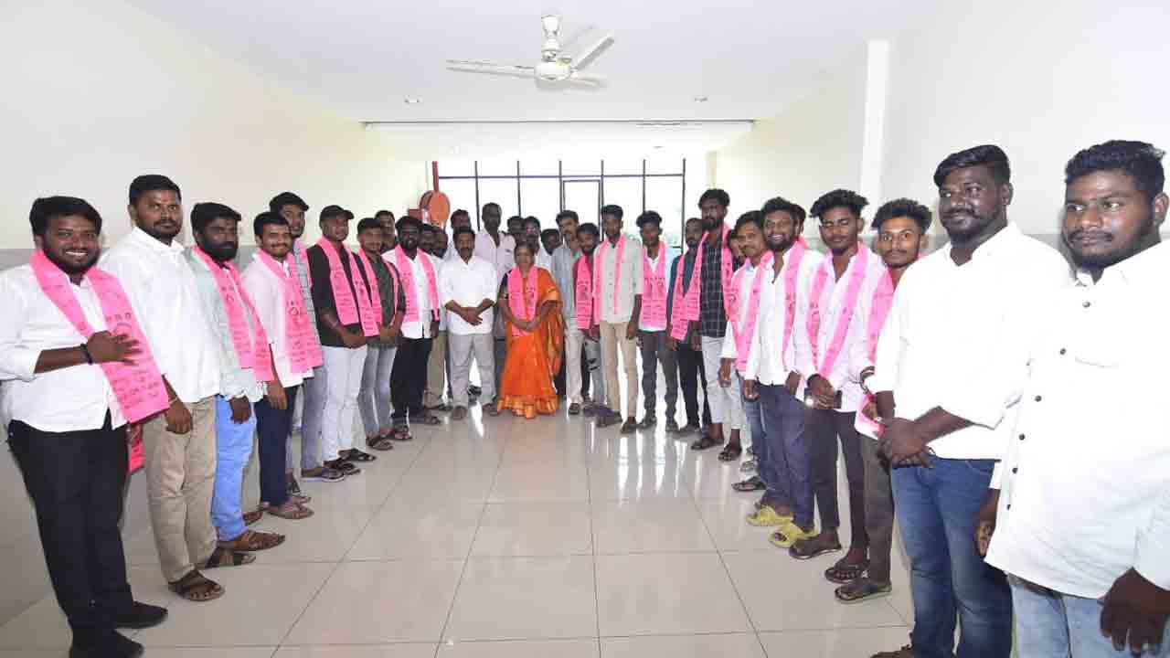 సర్కారుకు మద్దతుగానే బీఆర్‌ఎస్‌లోకి వలసలు