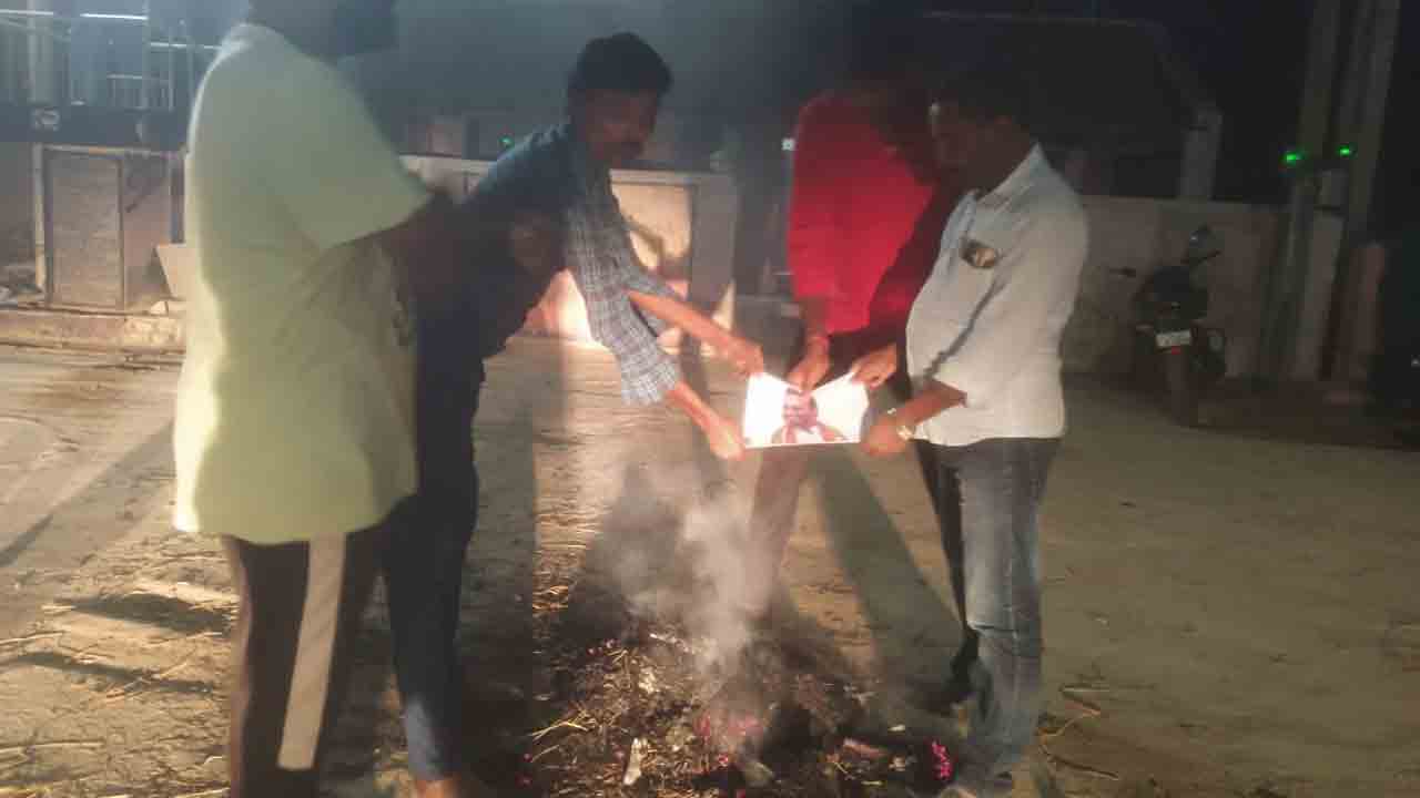 కాంగ్రెస్లో కోమటిరెడ్డి ముసలం