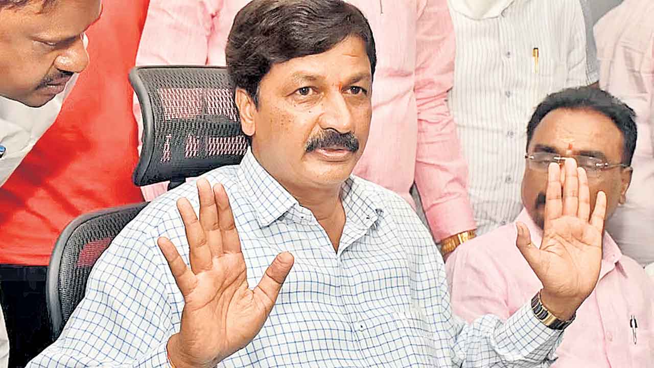 మహారాష్ట్ర తరహాలోనే కర్ణాటక సర్కార్‌ కూలుతుంది