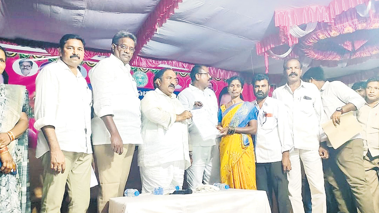 మోసాల ఘనత కాంగ్సెస్ ది..