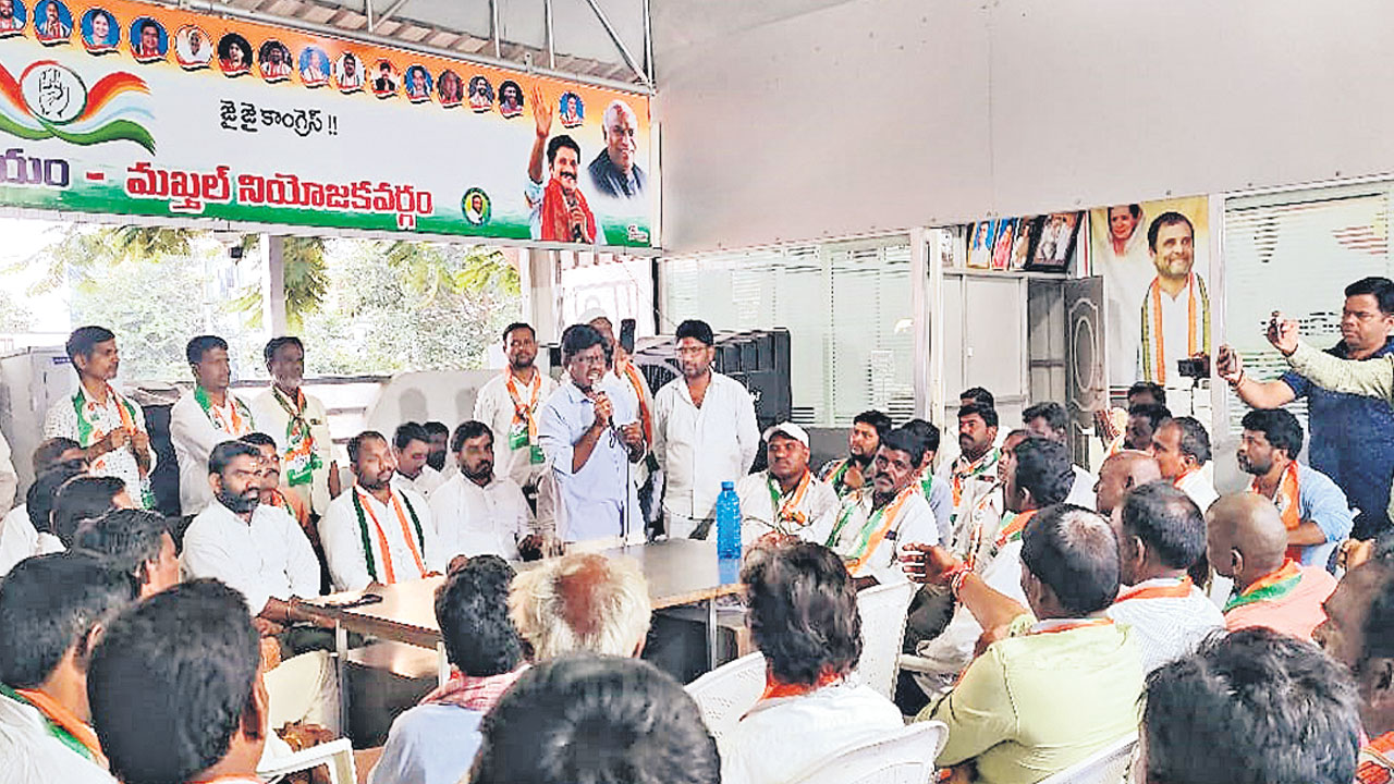 మక్తల్‌ కాంగ్రెస్‌లో భగ్గుమన్న వర్గపోరు