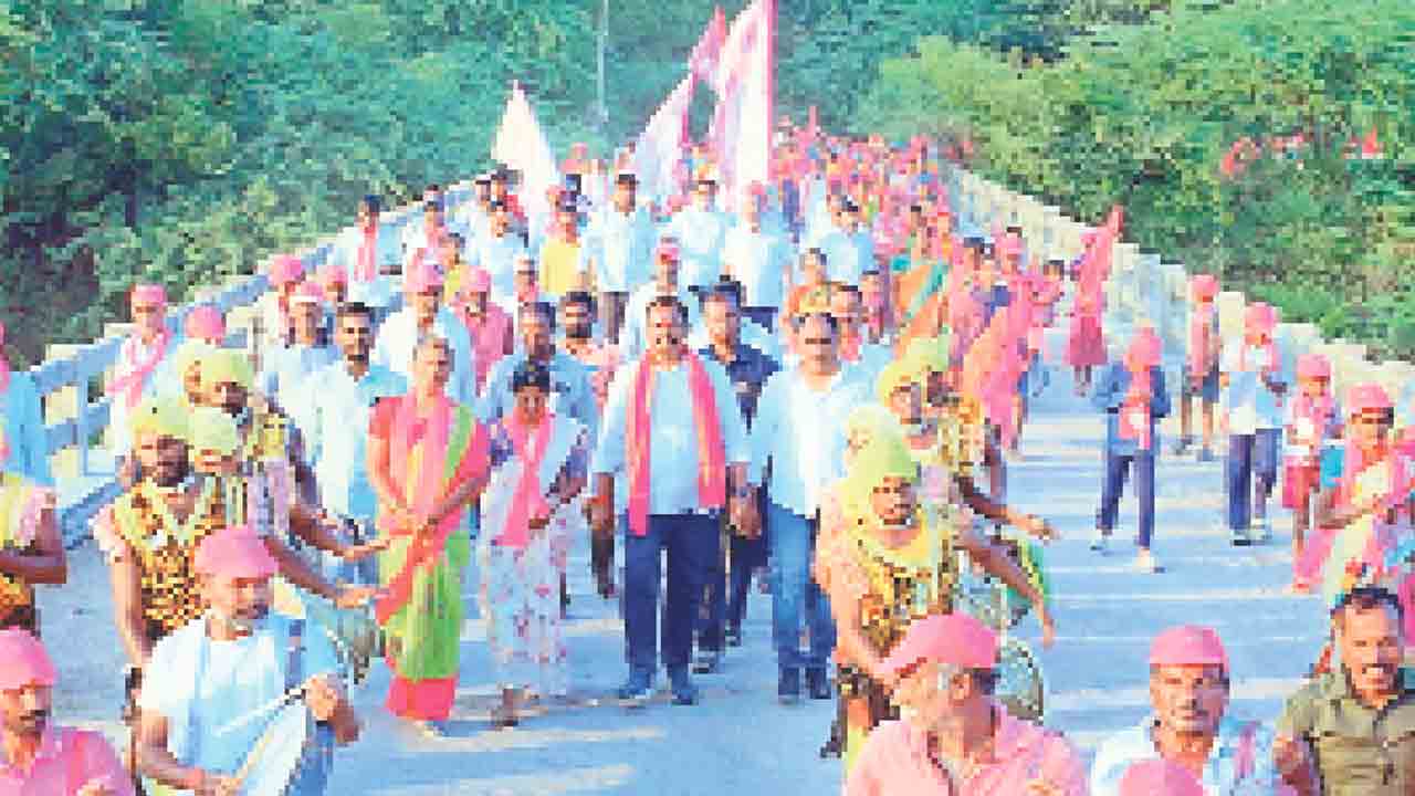 ఆరు గ్యారెంటీలు అట్టర్‌ ఫ్లాప్‌