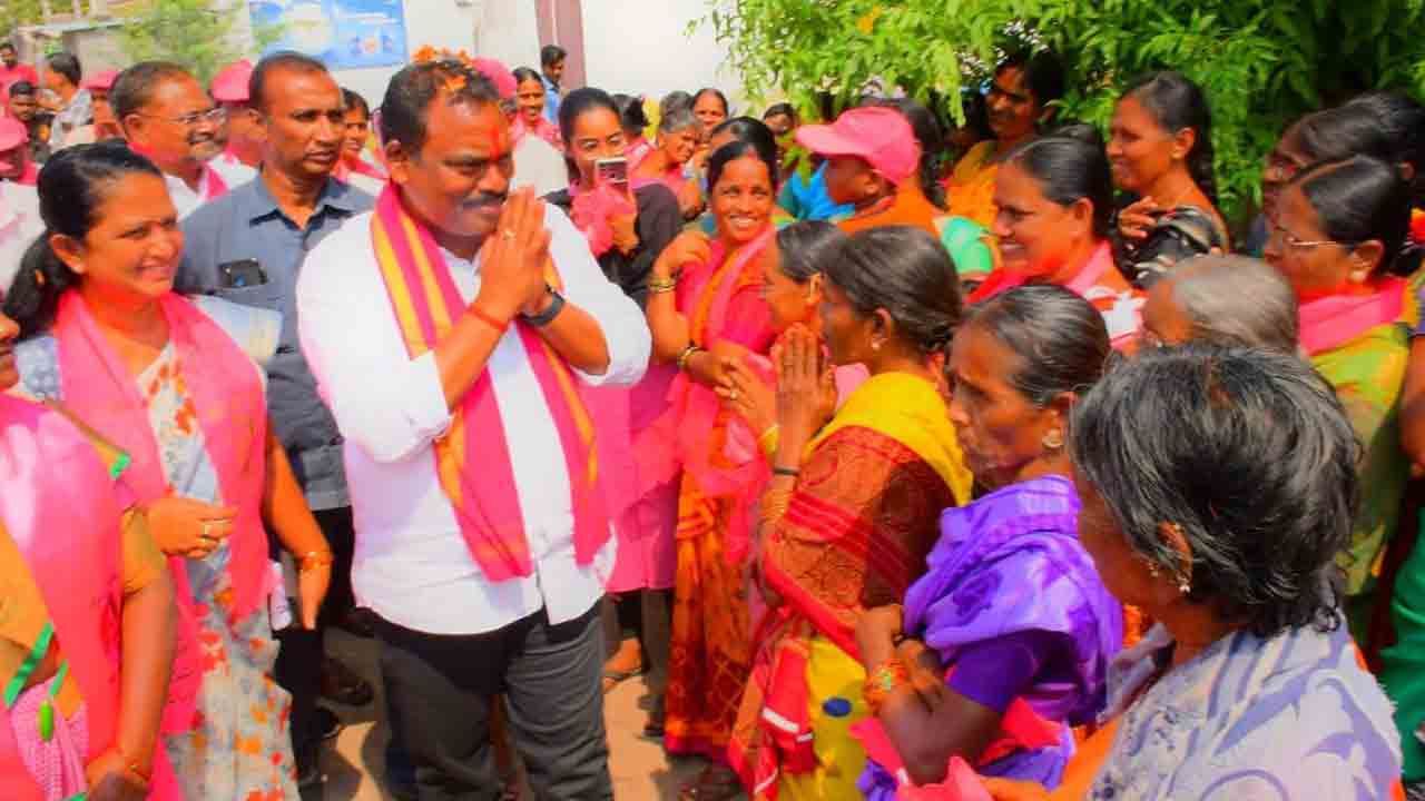 అక్కున చేర్చుకోండి.. మీ రుణం తీర్చుకుంటా