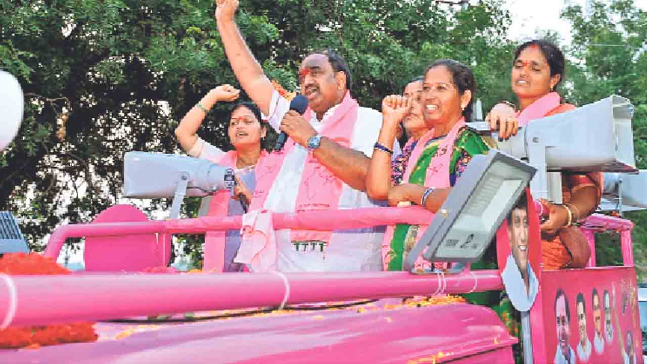 హుస్నాబాద్‌లో కారుజోరు…