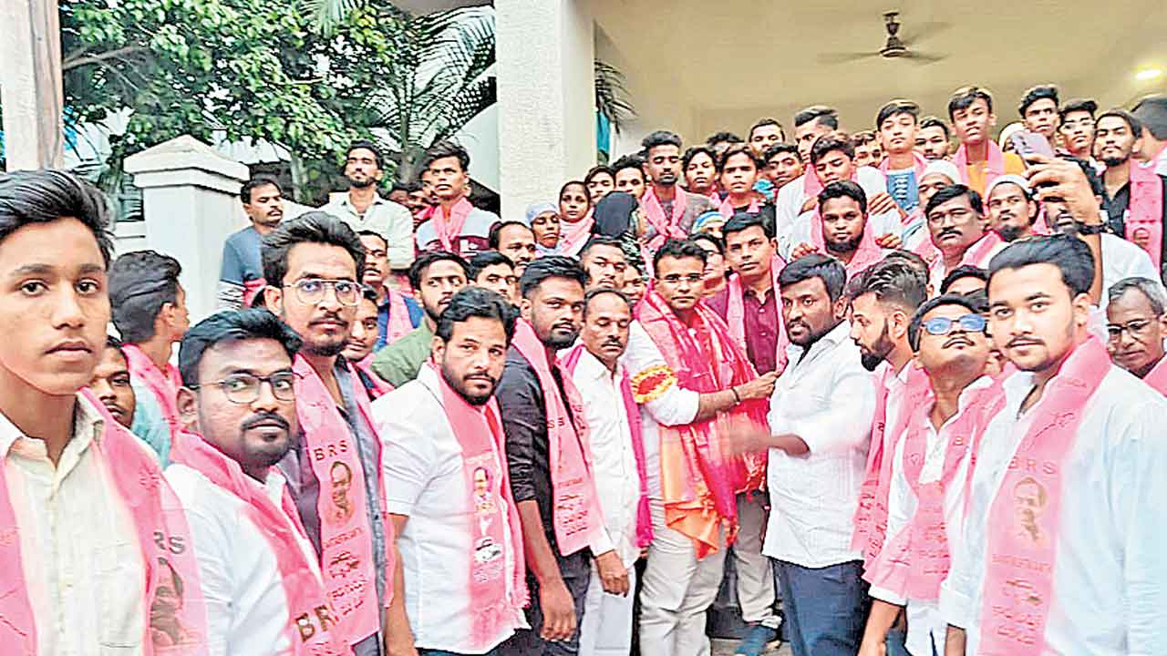 యవత చూపు బీఆర్‌ఎస్‌ వైపు