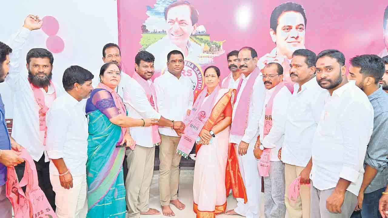 మీకు సేవచేయమని కేటీఆర్‌ పంపించారు..