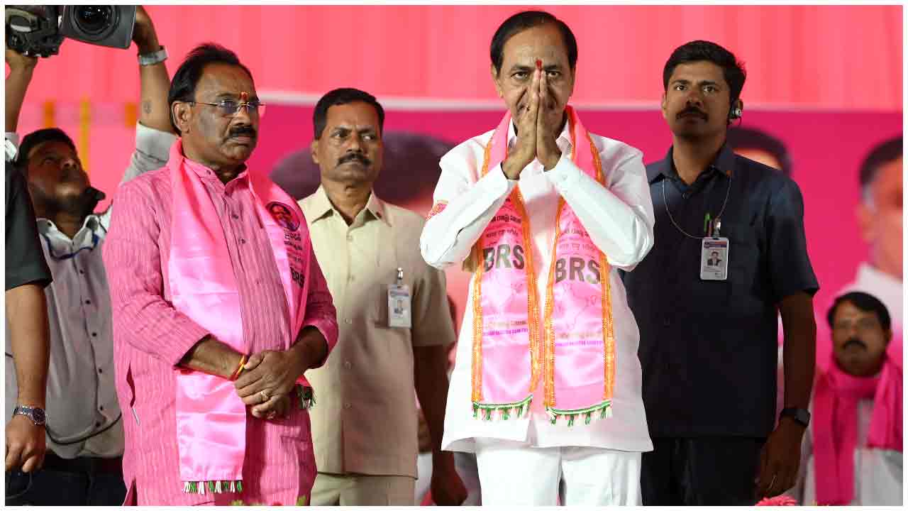 మునుగోడు ప్రజా ఆశీర్వాద సభలో బీఆర్ఎస్ పార్టీ అధ్యక్షుడు కేసీఆర్.. ఫొటో గ్యాలరీ