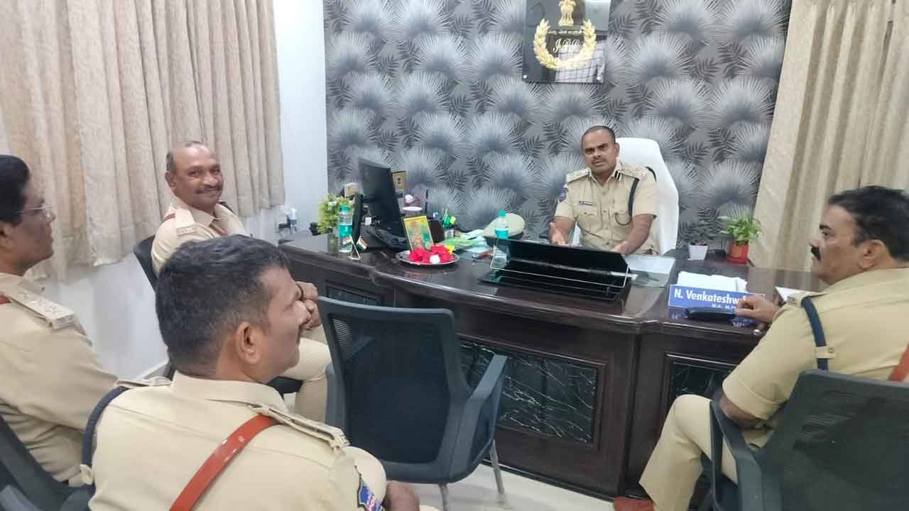 ఎన్నికలు సజావుగా జరిగేలా చూడాలి