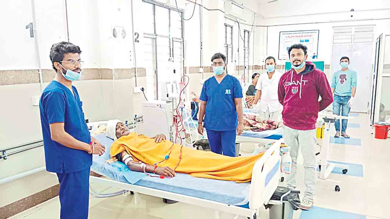 కిడ్నీ బాధితులకు వరం డయాలసిస్‌ సెంటర్‌