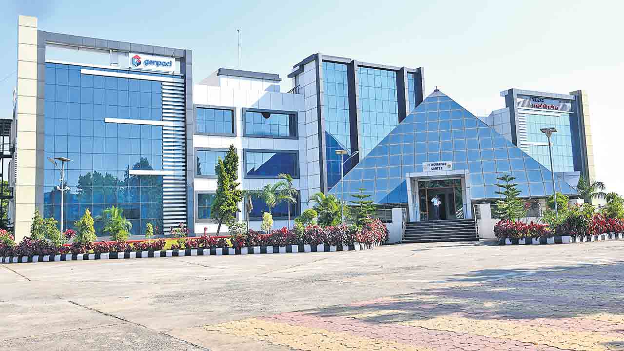 వర్ధన్నపేటకు నిధుల వరద