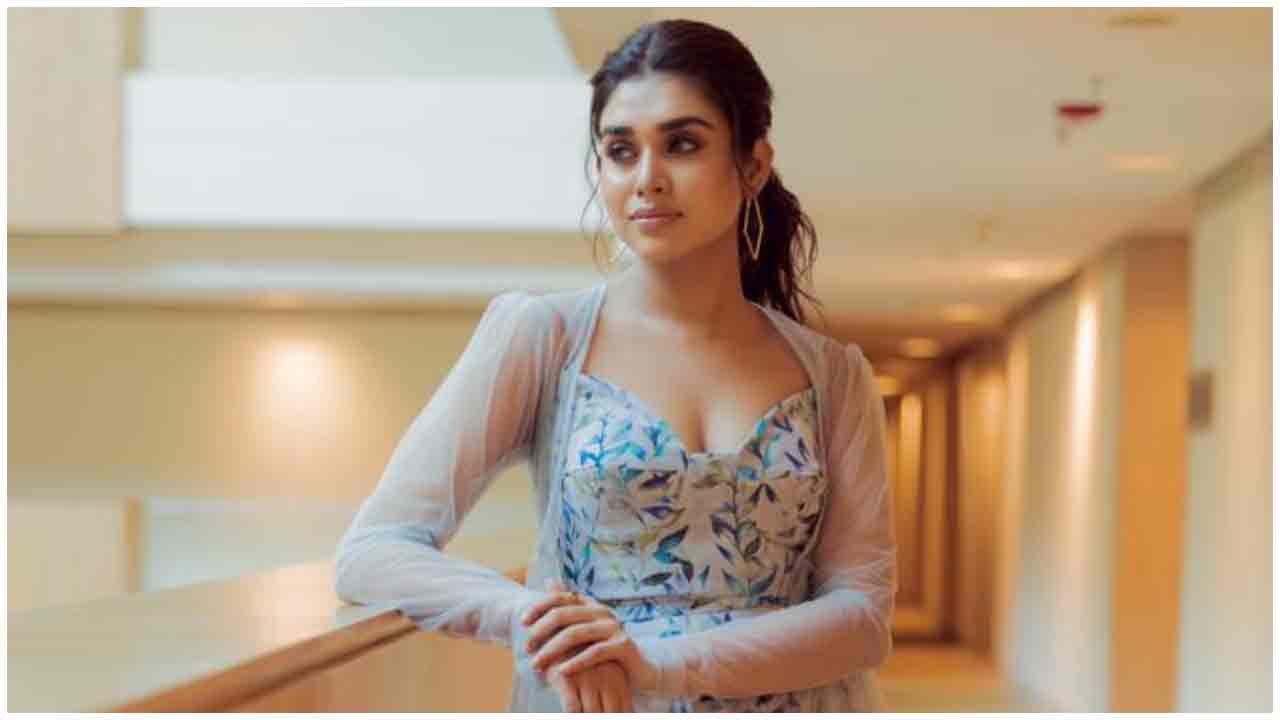 Meenakshi Govindarajan | లేలేత సోయగాలతో మురిపిస్తున్న మీనాక్షి గోవిందరాజన్..