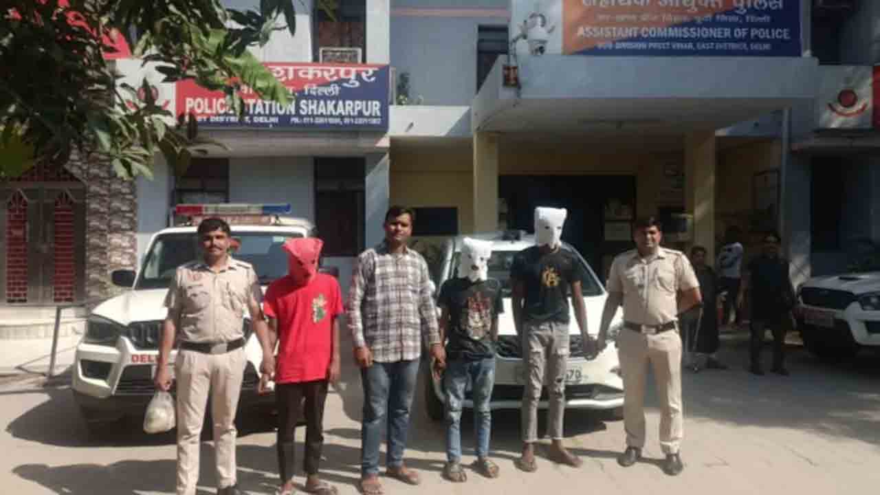 Bangladeshi Men | ఇద్దరు బంగ్లాదేశ్‌ పురుషులపై లైంగిక దాడి.. ముగ్గురు వ్యక్తులు అరెస్ట్‌