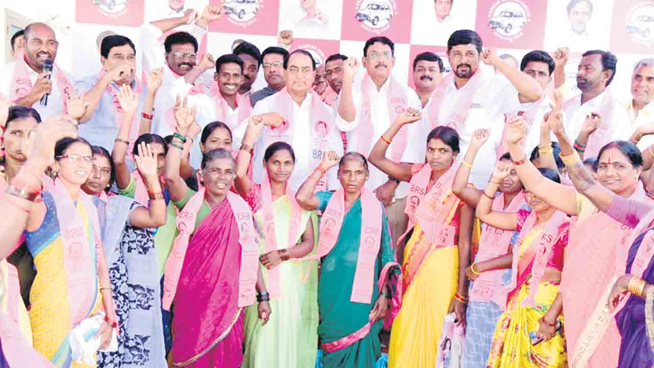 చేతల ప్రభుత్వానికే పట్టంకట్టాలి