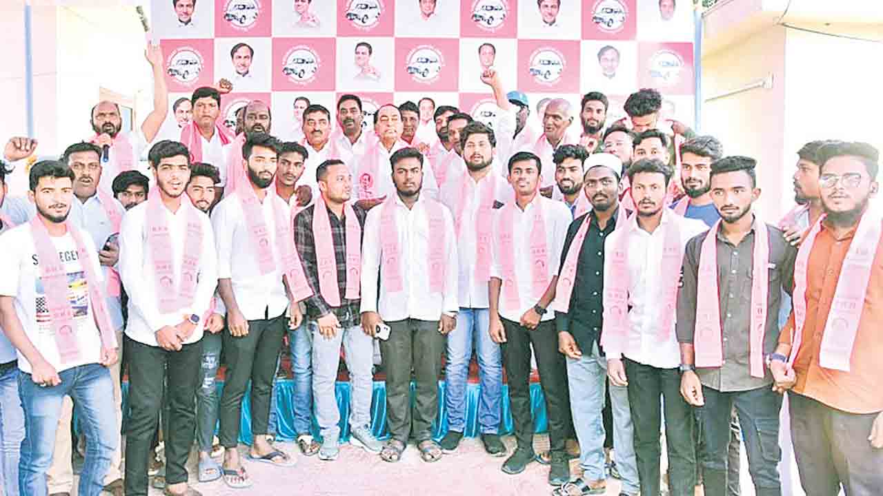 బీఆర్‌ఎస్‌లో భారీగా చేరికలు