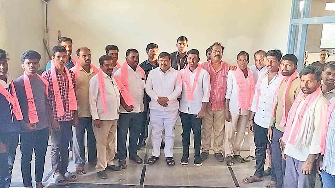 ఊరూరా కారు జోరు..