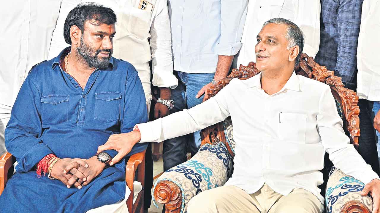 గాంధీభవన్‌ను సైతం అమ్మేస్త్తరు