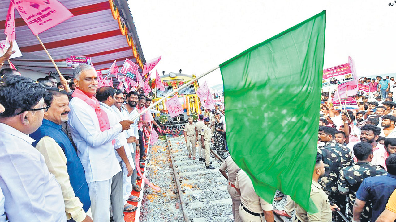 సిద్దిపేటలో మోగిన రైలు కూత