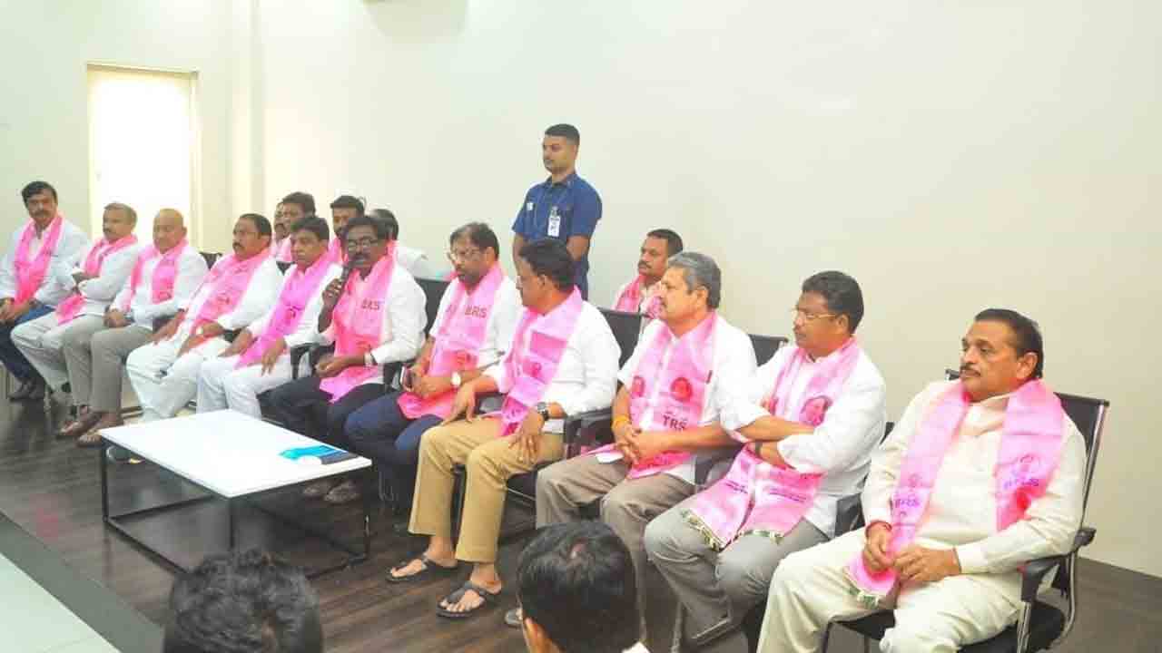 కాంగ్రెస్ పార్టీ గ్యారెటీలు బీఆర్‌ఎస్‌ సంక్షేమ పధకాల కాపీ