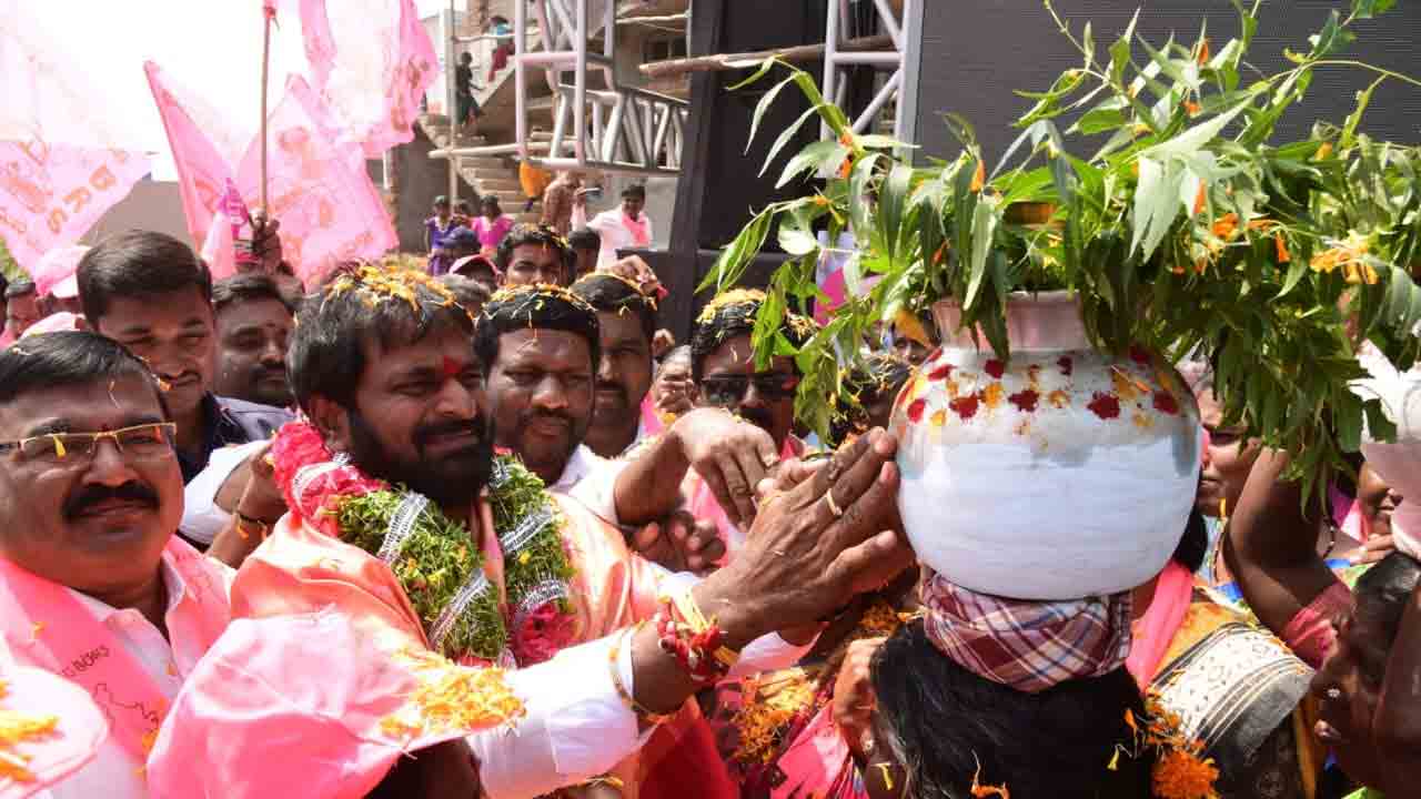 Minister Srinivas Goud | రామన్నపల్లిలో మంత్రి శ్రీనివాస్గౌడ్ ఎన్నికల ప్రచారం.. ఘనంగా స్వాగతం పలికిన గ్రామస్తులు